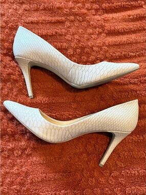 BCBGeneration Nude Snake Embossed Pointed Toe Heels Size 8